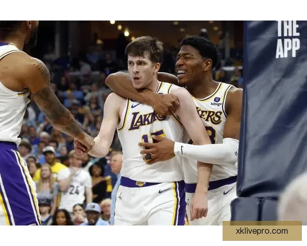 里夫斯称肯纳德为联盟顶尖射手之一 强调享受比赛并以胜利为目标